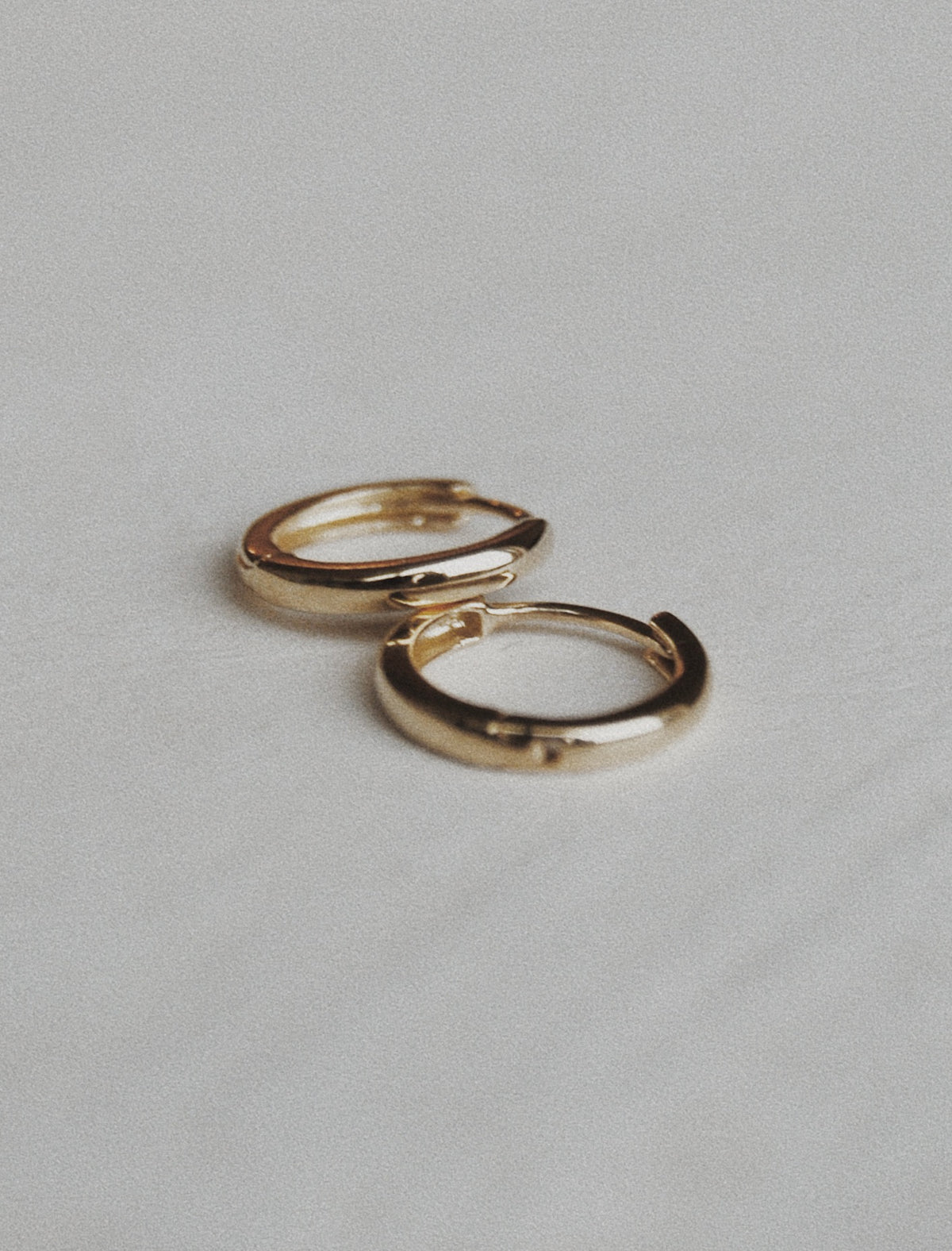 10k Simple Huggie Hoops