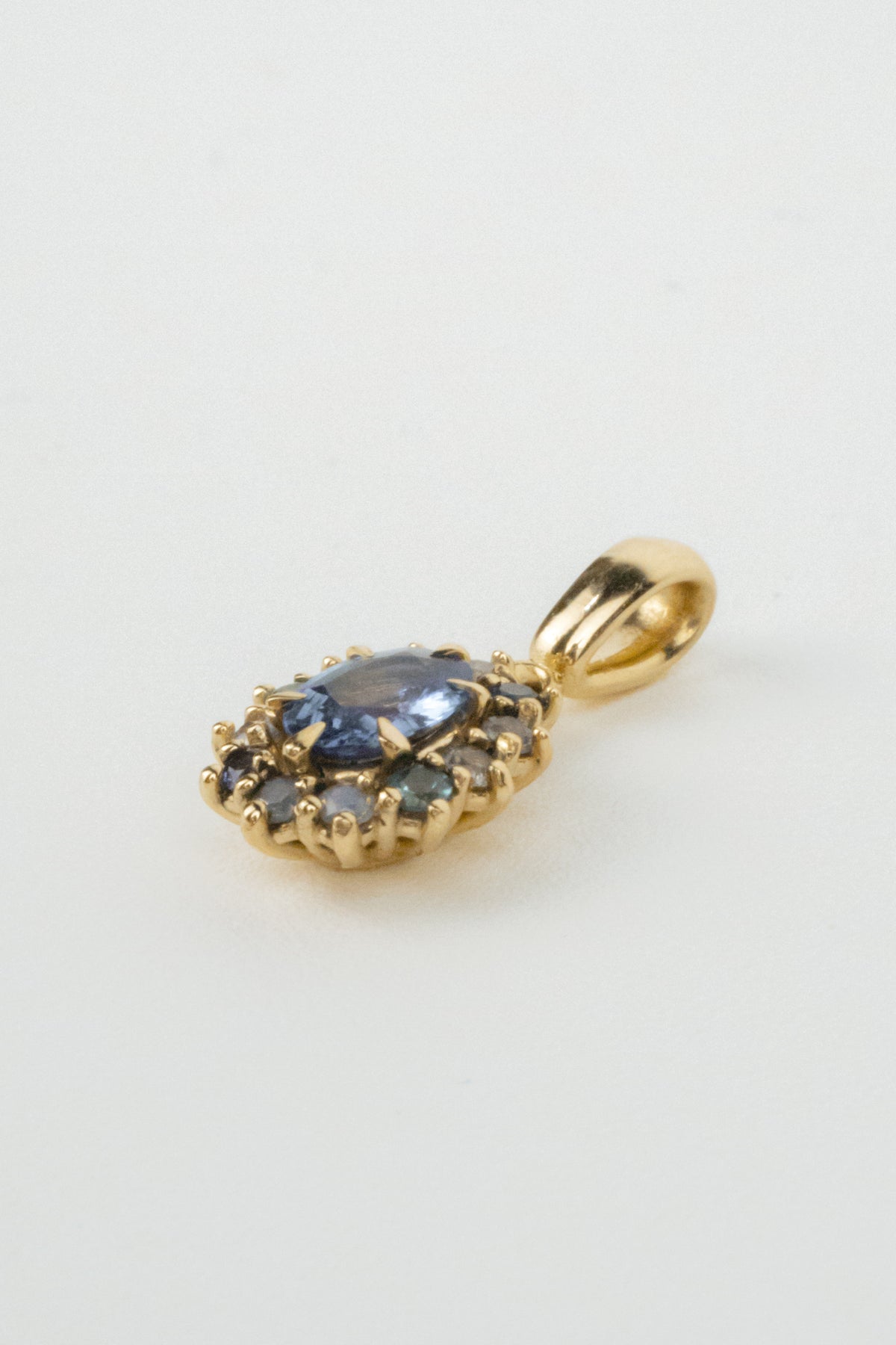 Esmè Pendant- 1.3ct Natural Sapphire