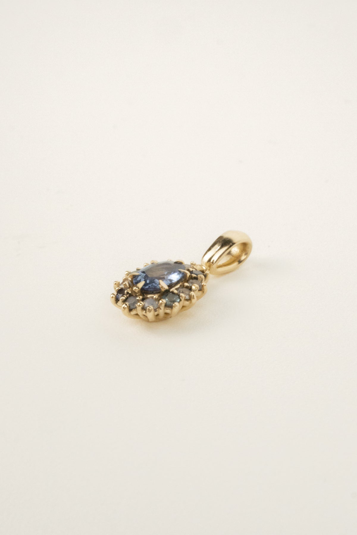 Esmè Pendant- 1.3ct Natural Sapphire