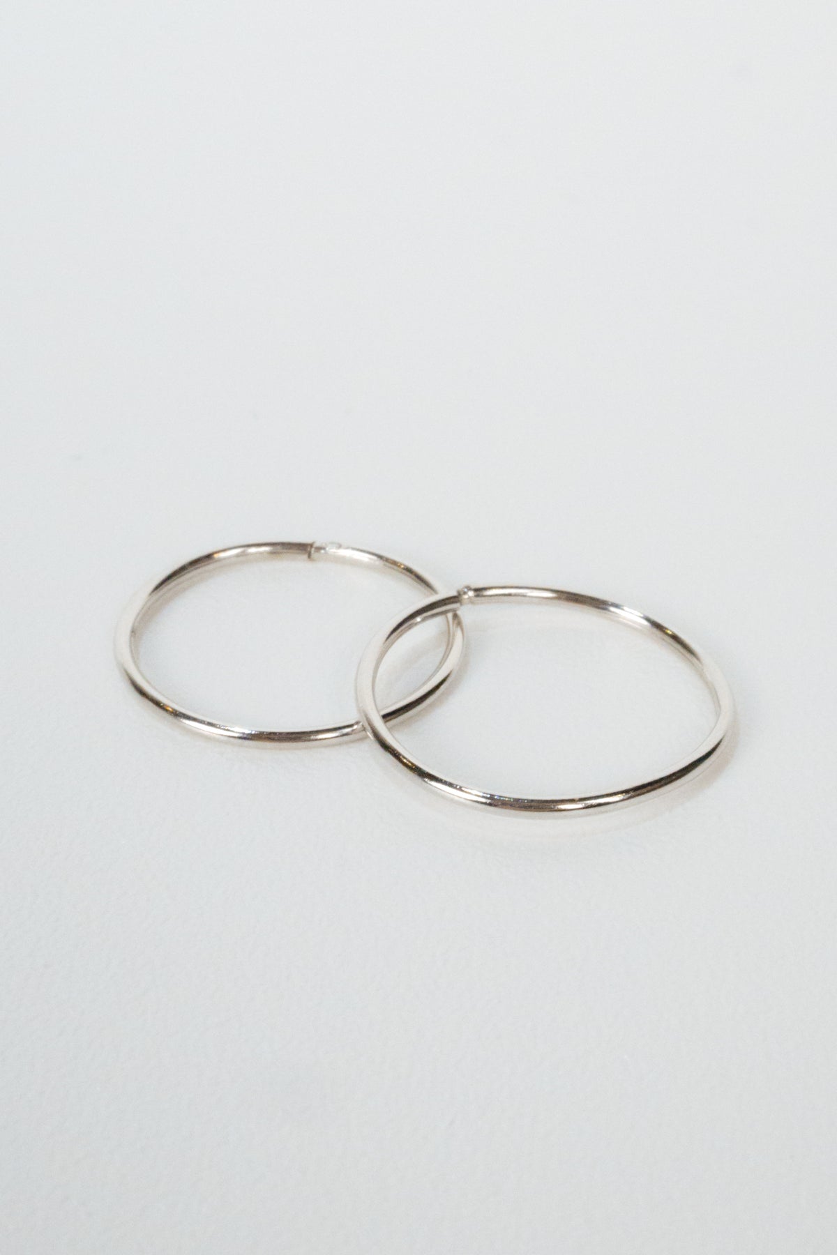 10k Seamless Hoop Earrings - 16 mm