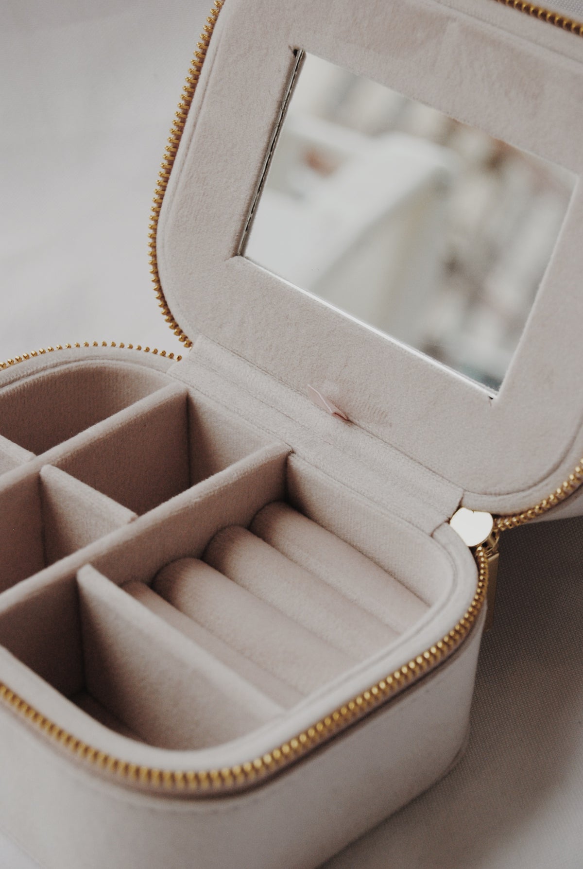 The Veteran Jewelry Box in  Lavender Haze