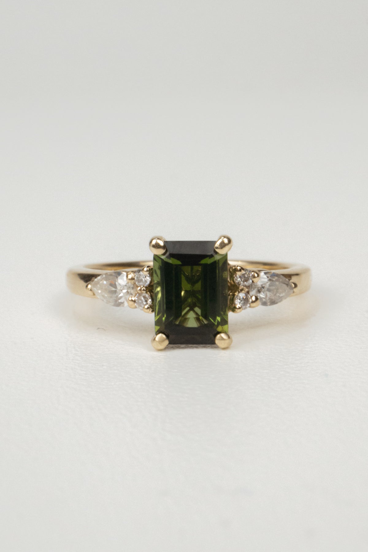 Rue Engagement Ring- 1ct Emerald