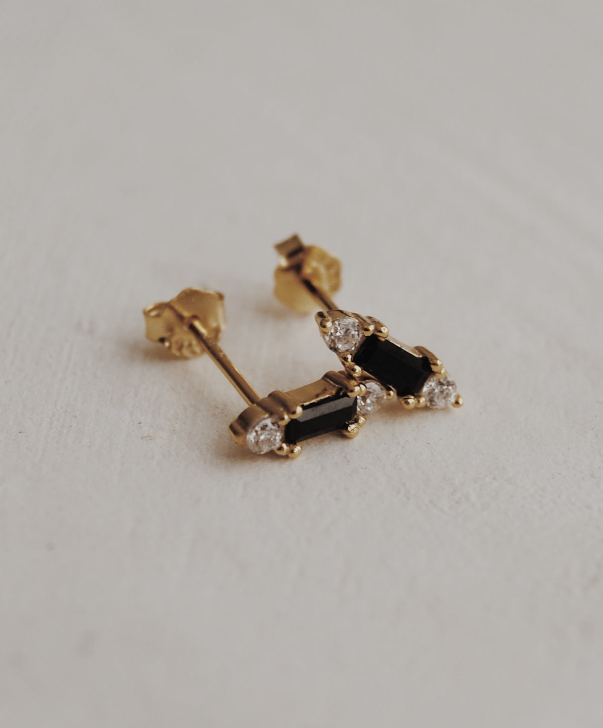 Raven Baguette Stud Earrings l