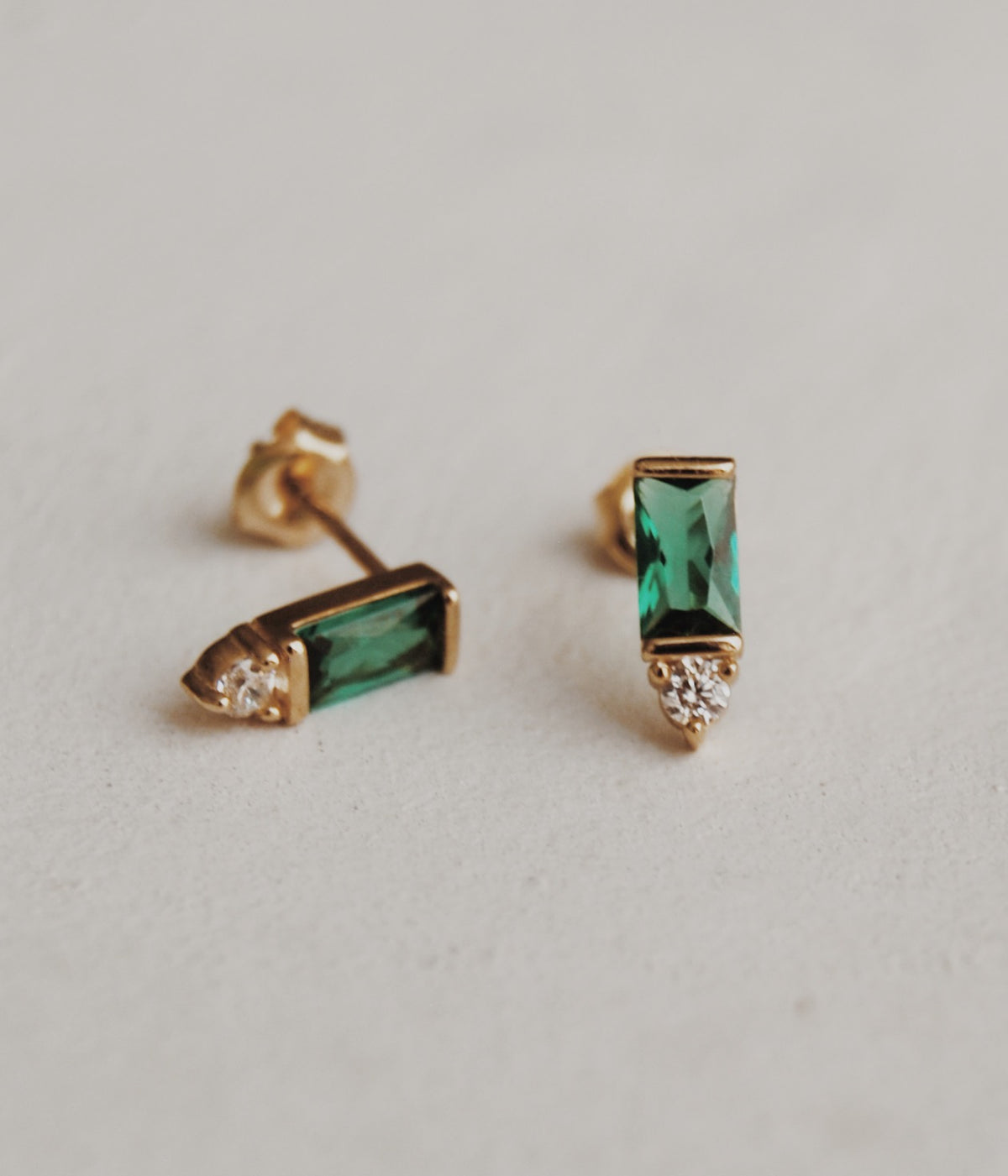 10k Baguette Emerald Stud Earrings