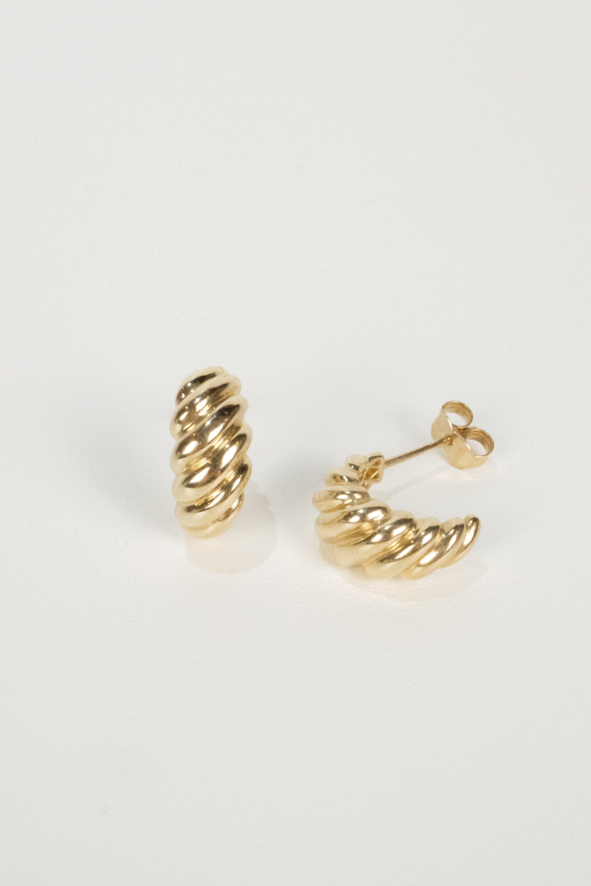 10k Willa Hoop Earrings