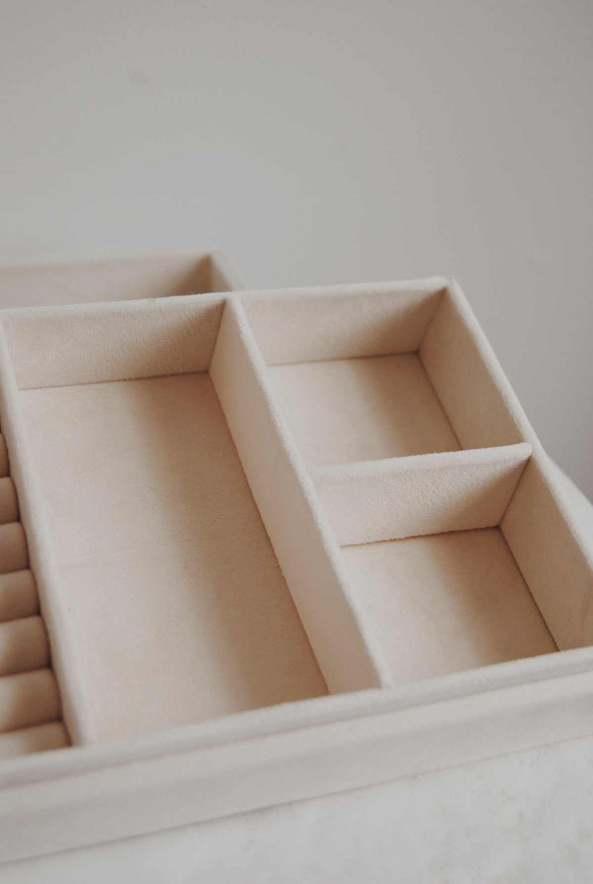 The Heirloom Jewelry Tray and Storage System in Baby's Breath