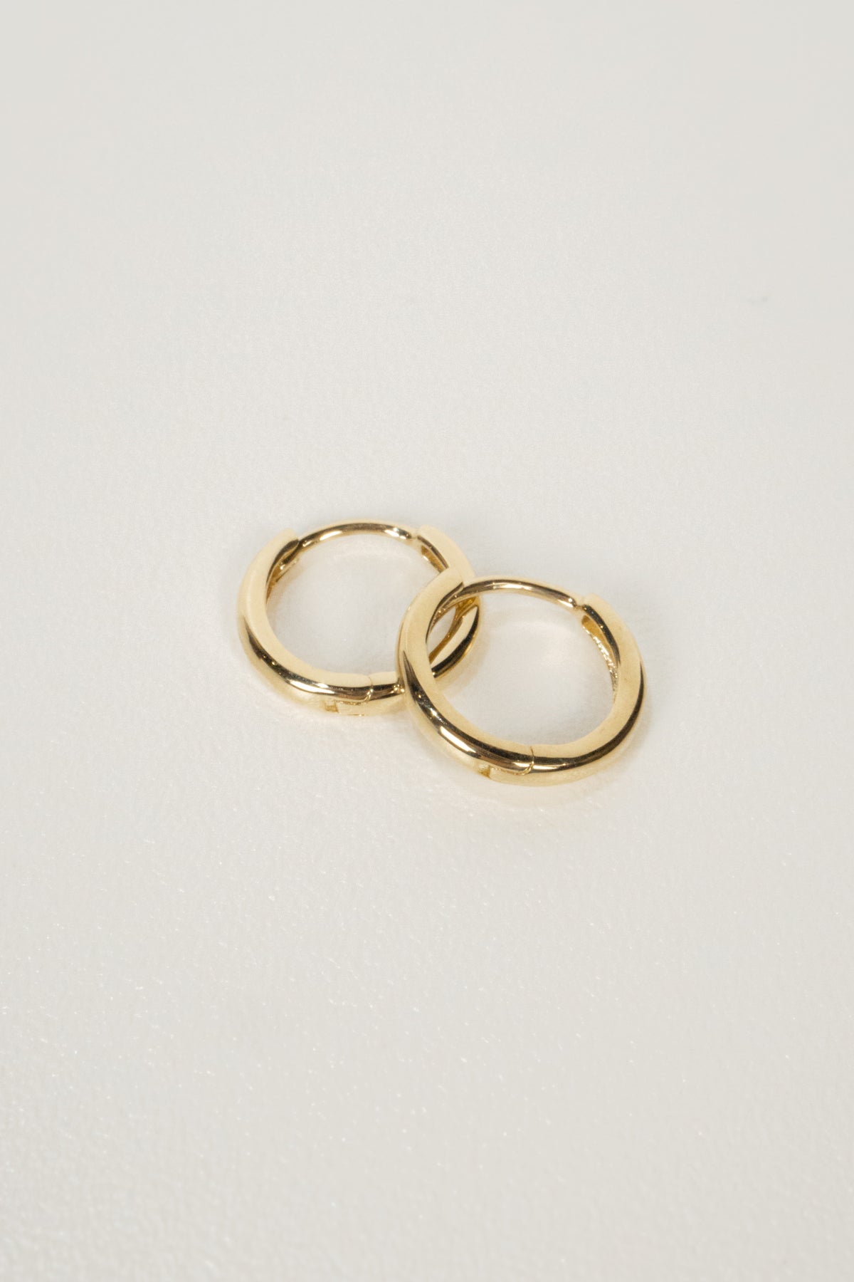 10K Simple Huggie Hoops