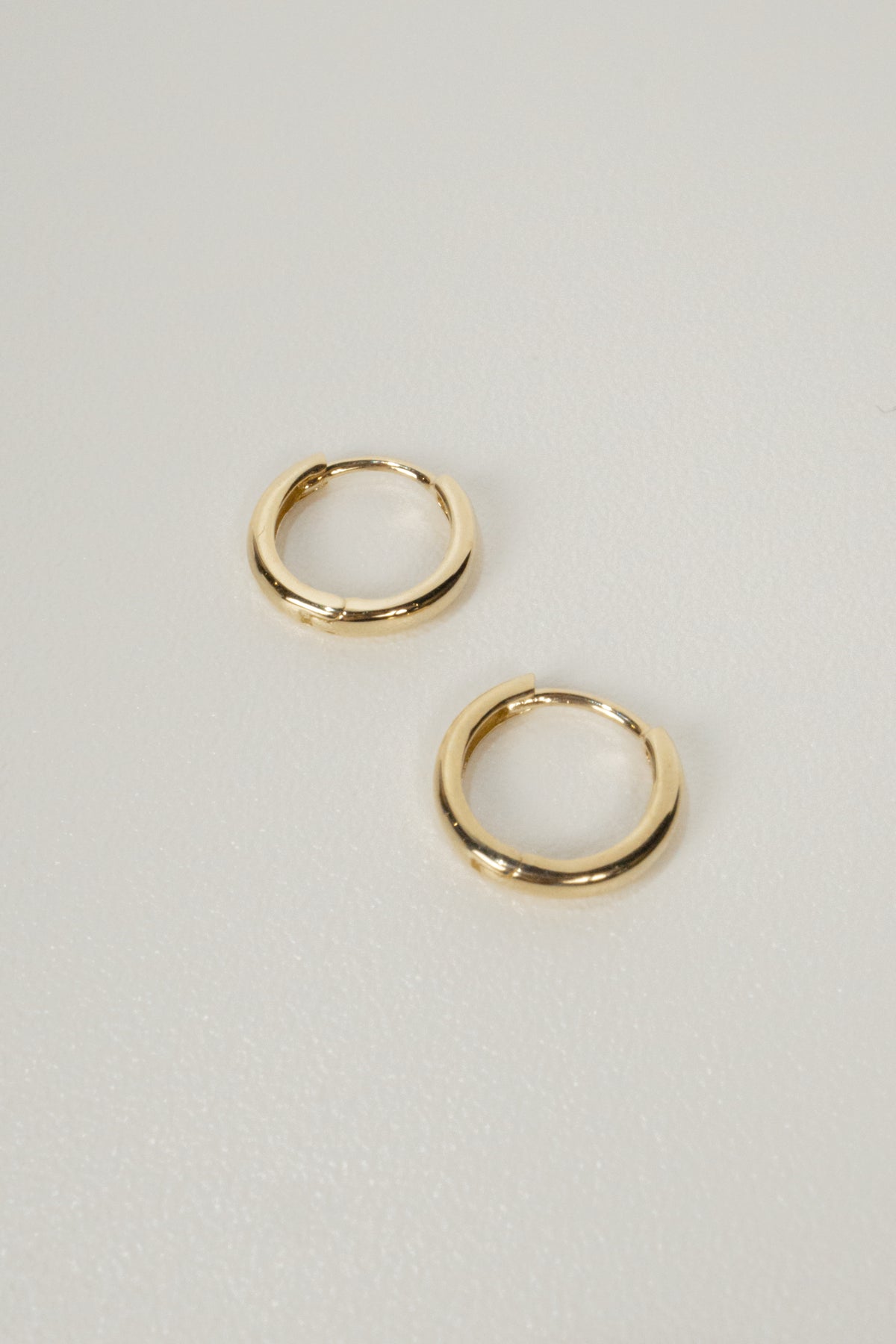 10K Simple Huggie Hoops