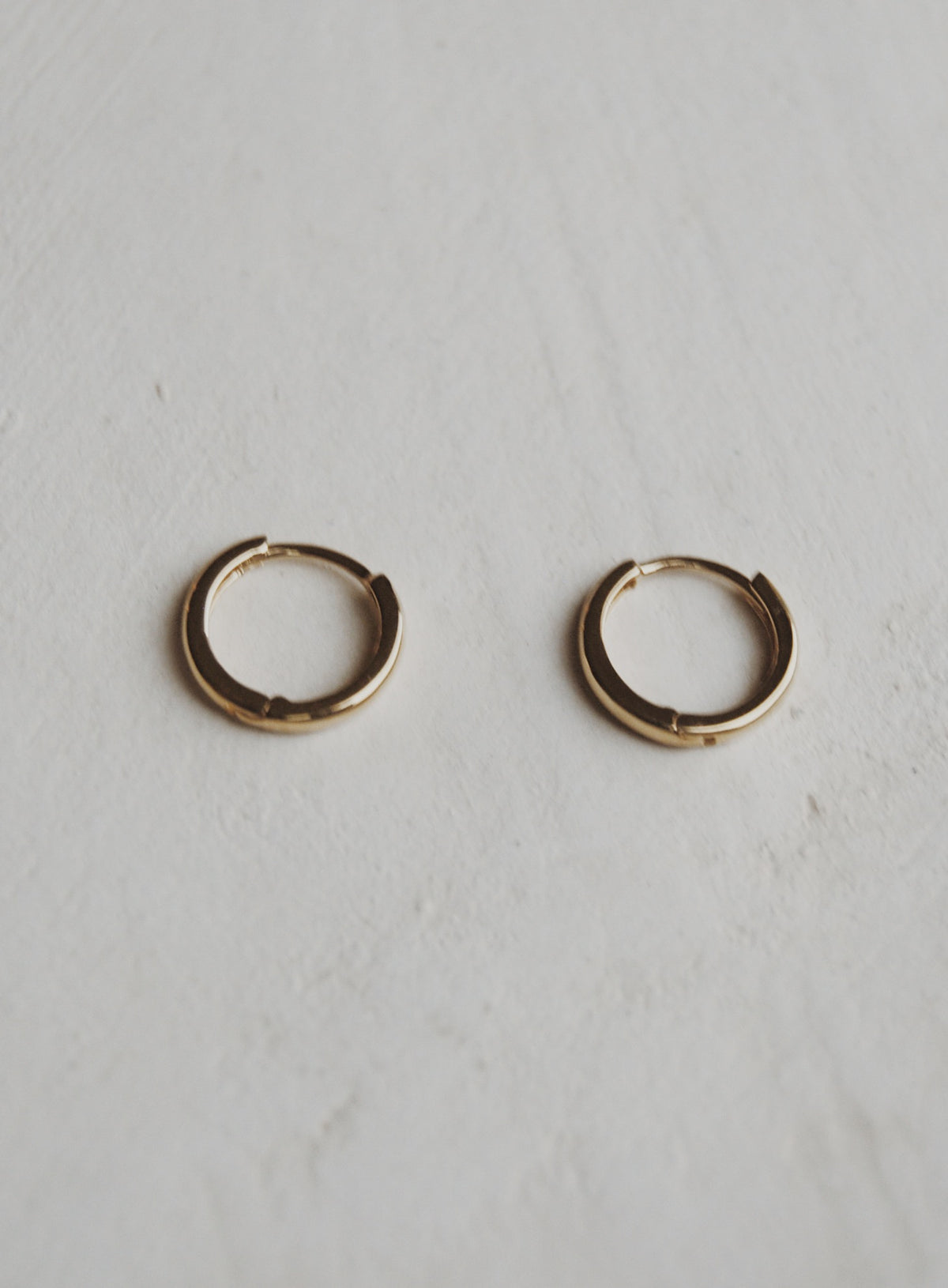 10k Simple Huggie Hoops