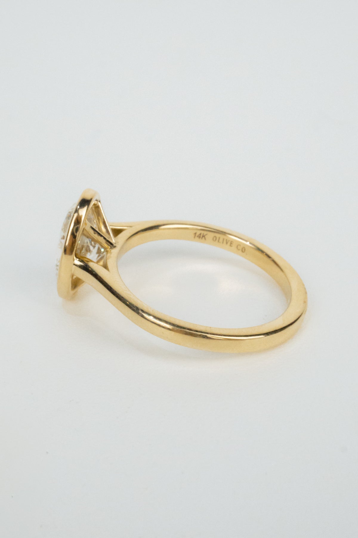 Winnie Engagement Ring- 2ct Oval