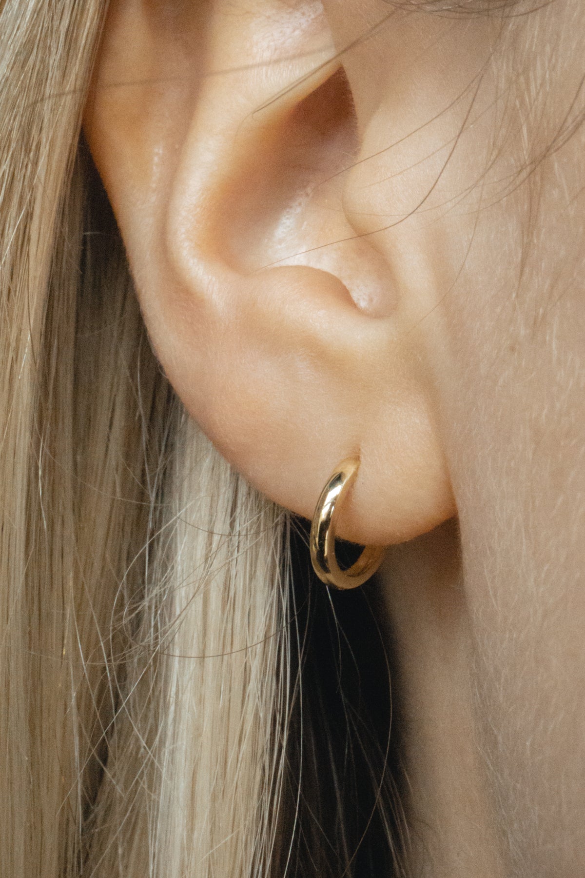 10K Simple Huggie Hoops