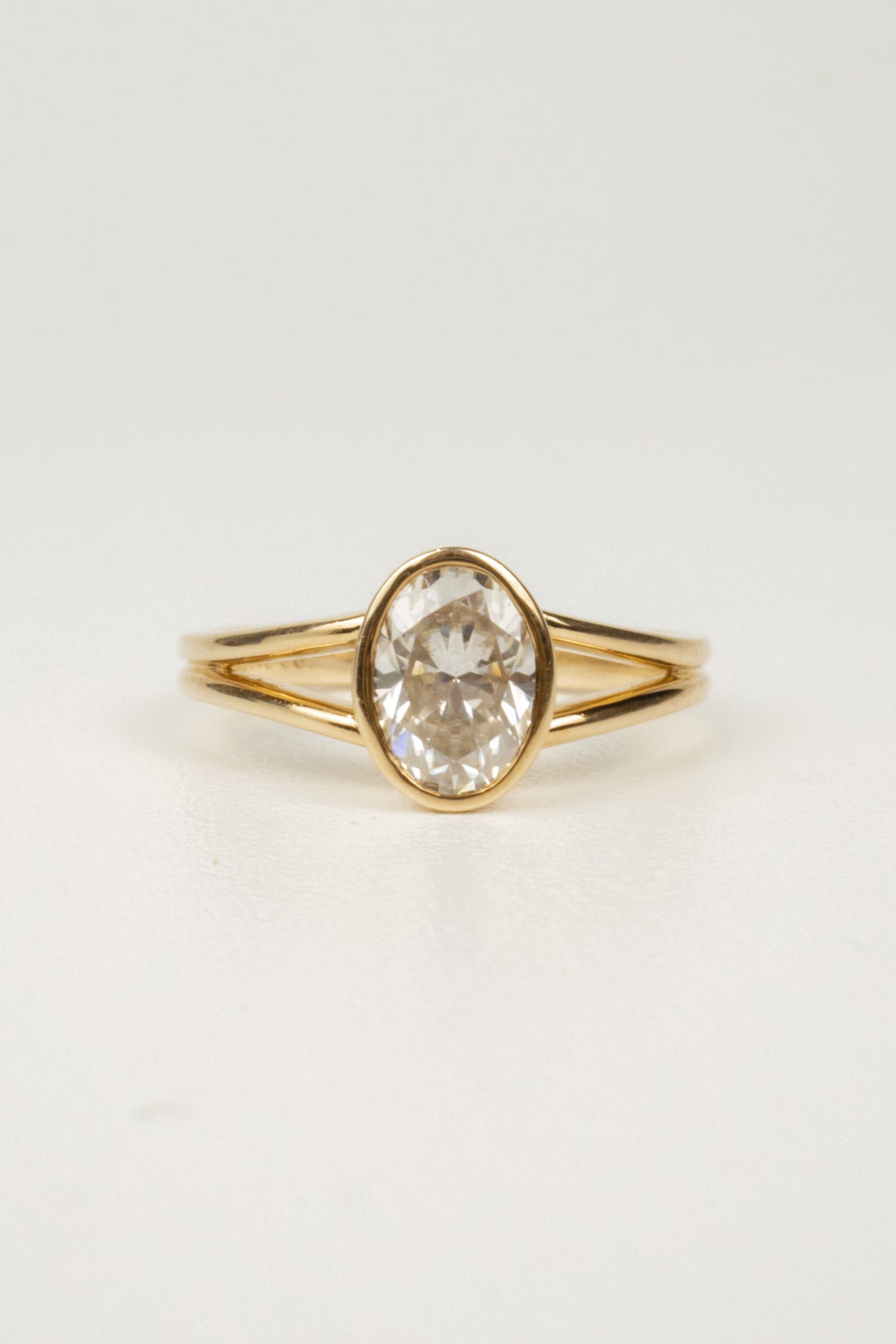 Mabel Engagement Ring- 1ct Oval Moissanite
