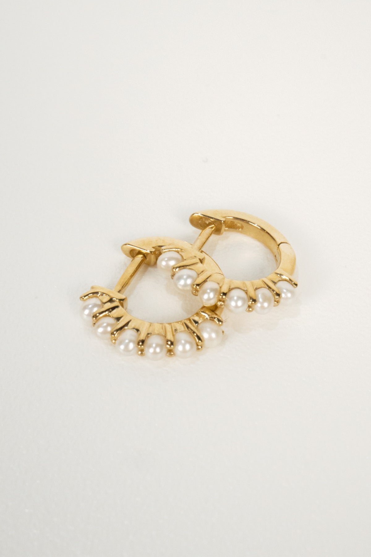 9k Bailey Pearl Huggie Hoops