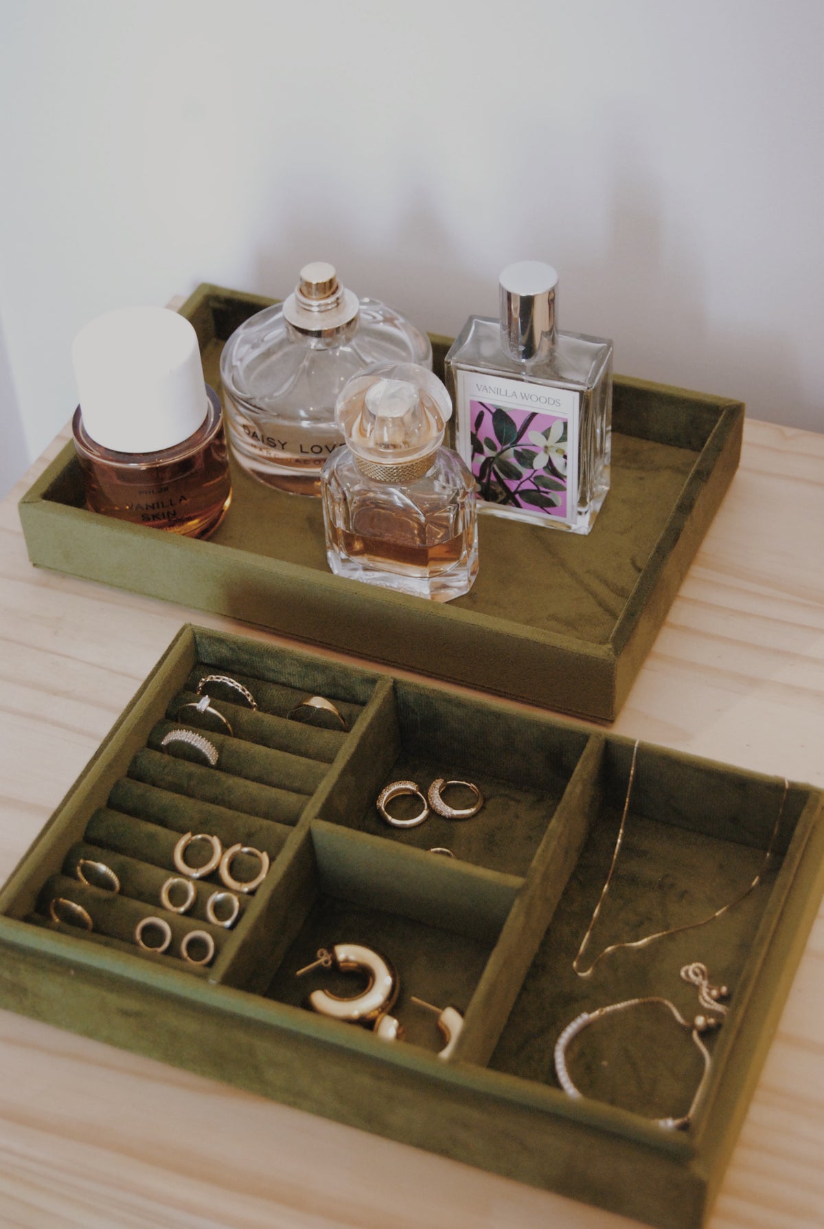 The Heirloom Jewelry Tray and Storage System in Baby's Breath