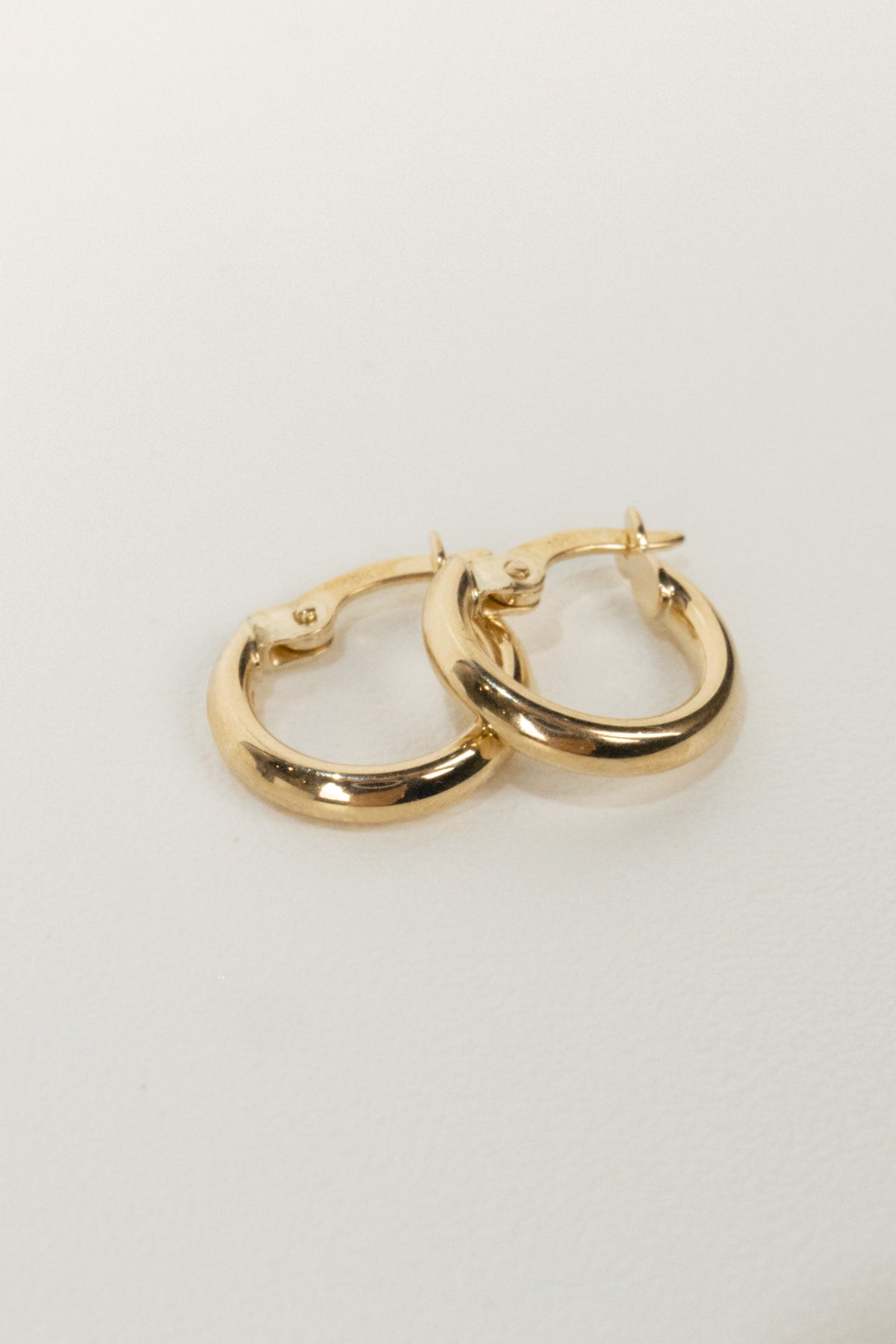 10k Amelia Tube Hoops