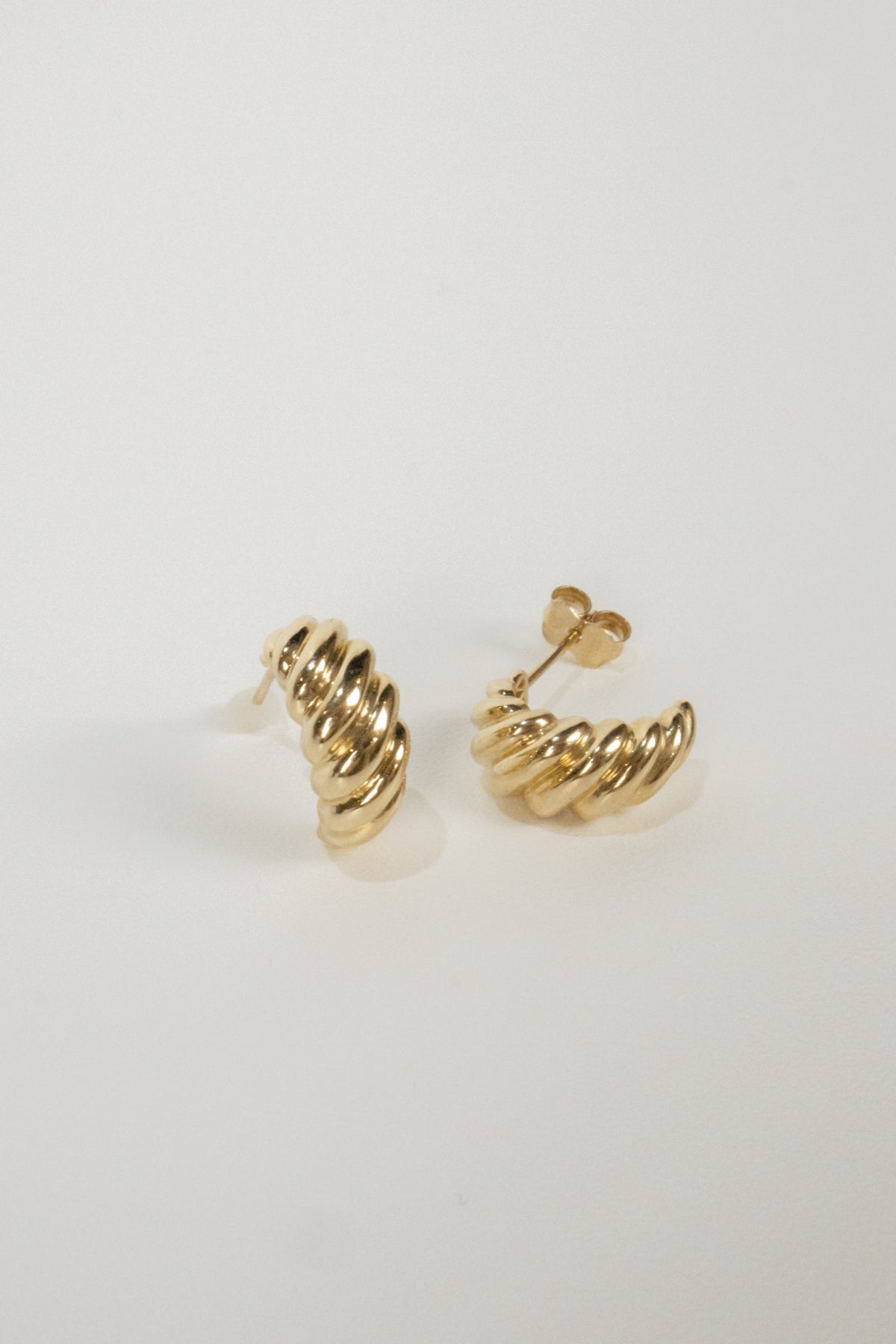 10k Willa Hoop Earrings