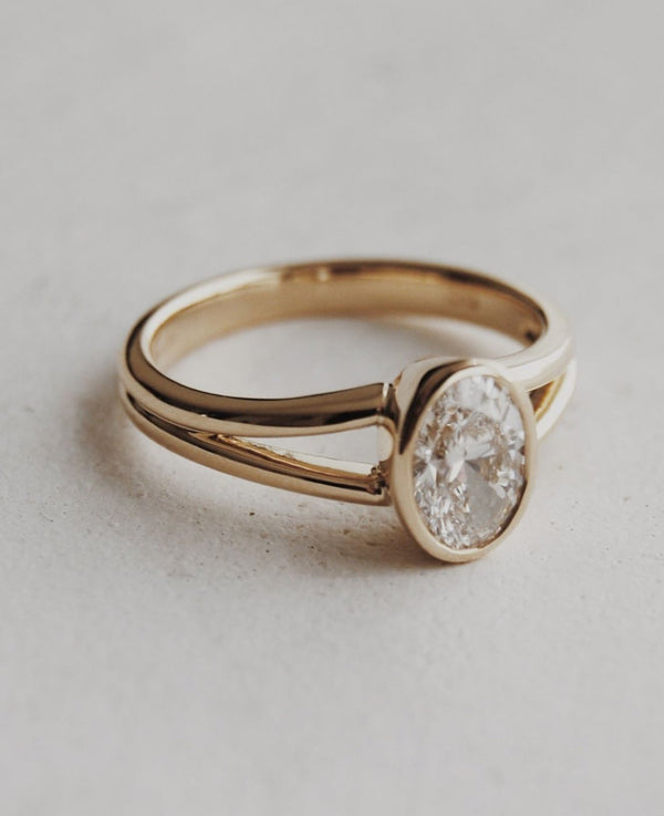Mabel Engagement Ring- 1ct Oval Moissanite