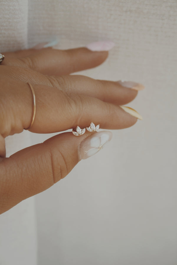 10k Fleurette Stud Earrings