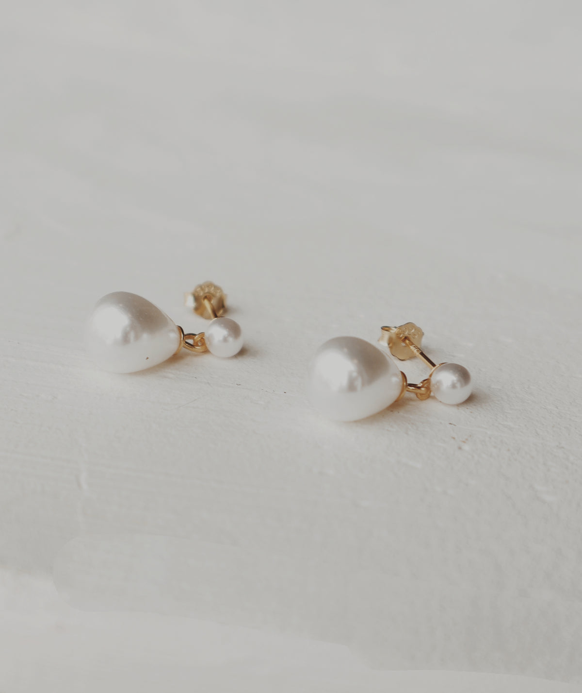 Ava Pearl Stud Earrings