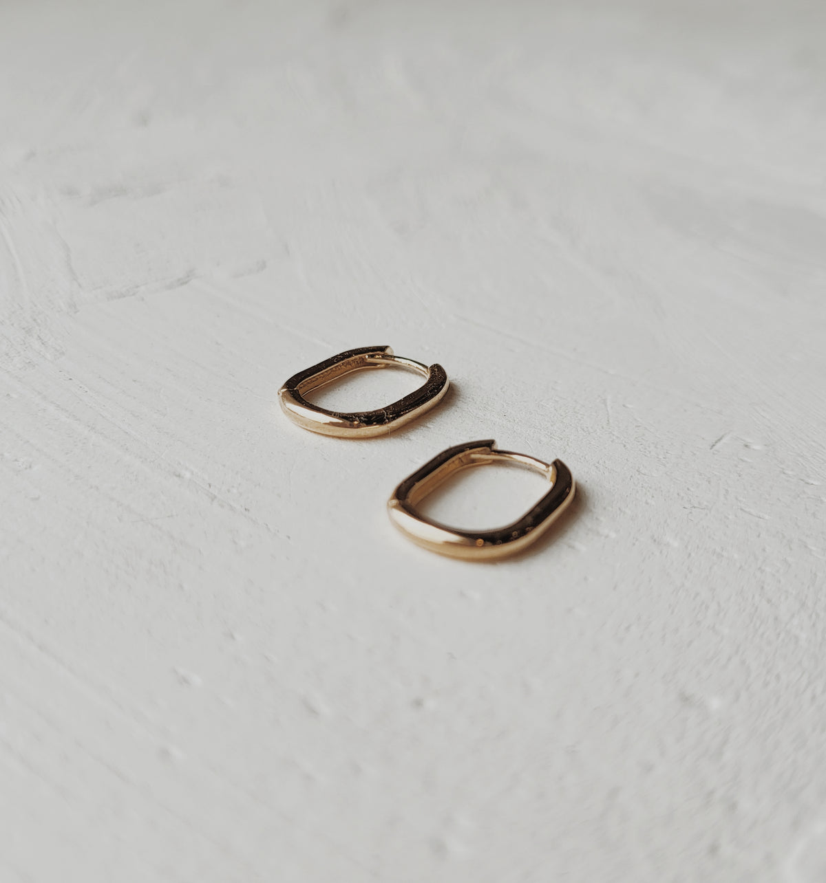 10k Elongated Huggie Hoop Earrings