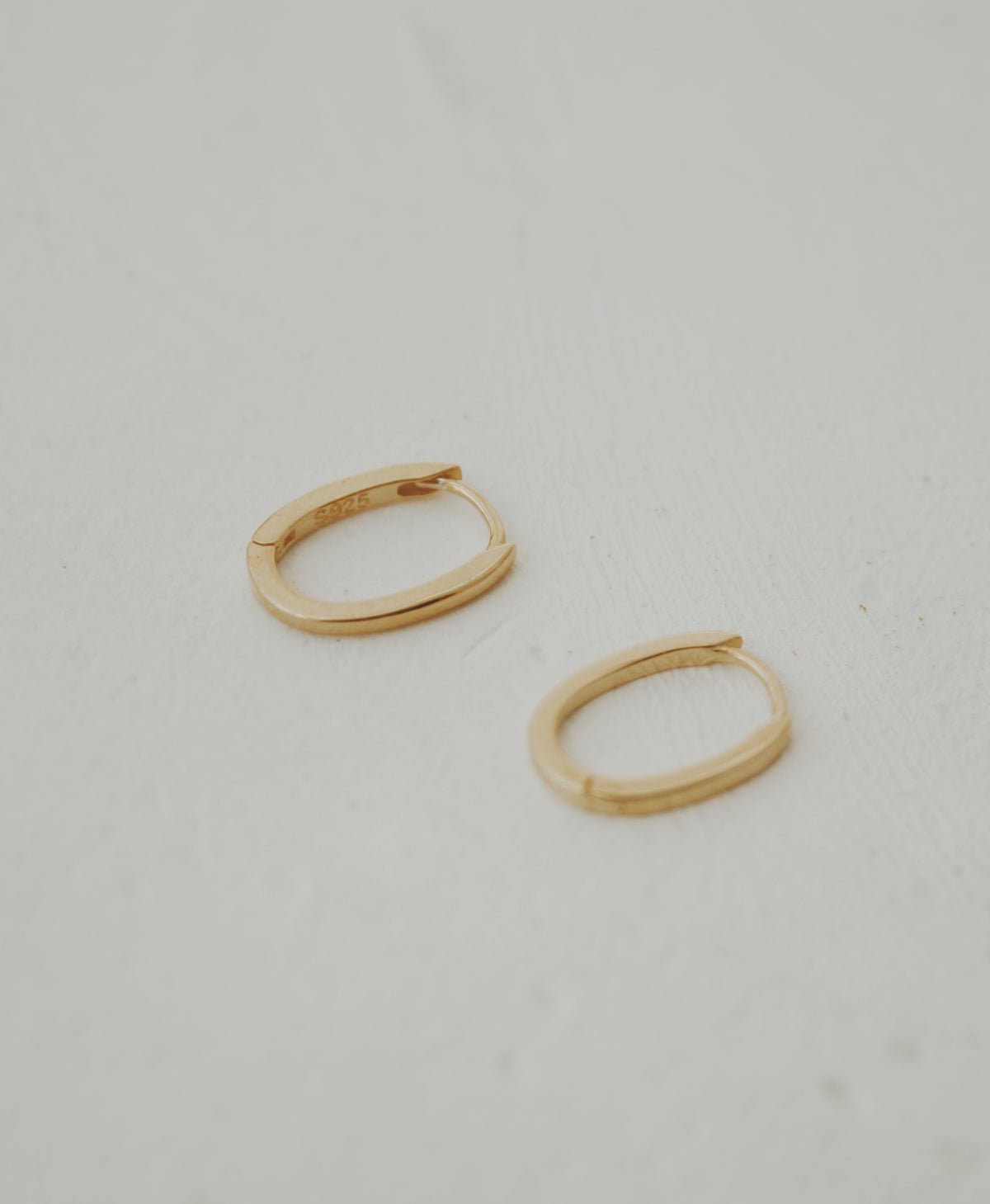 Aster Huggie Hoops