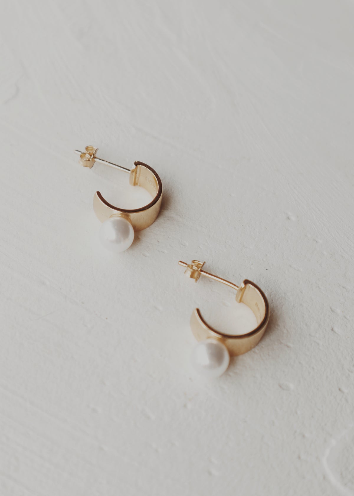 Ella Pearl Stud Earrings